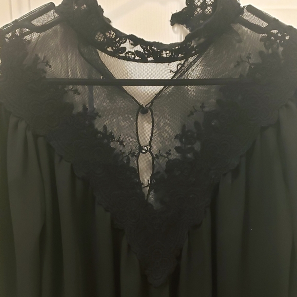 Black blouse - Picture 2 of 3